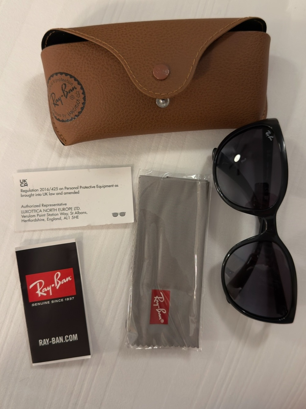 Like New Women’s Ray Ban sunglasses authentic